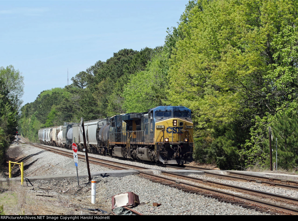 CSX 516 leads train L620-12 